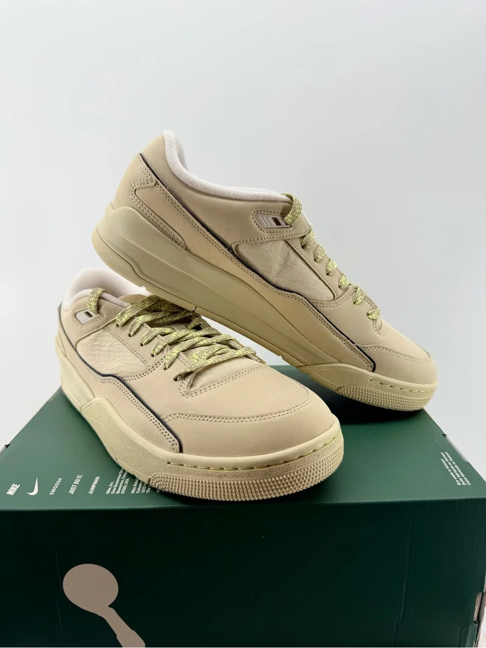 Jordan Flight Court size 12M Legend Sail